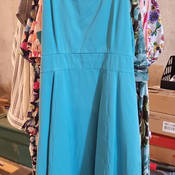 Dress - Picture 3 of 4